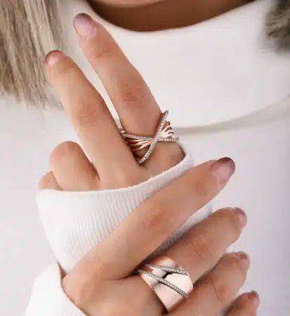 انگشتر طلا حجیم مورب نگین دار