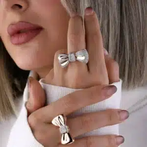 انگشتر طلا پاپیونی نگین‌دار کرومیک